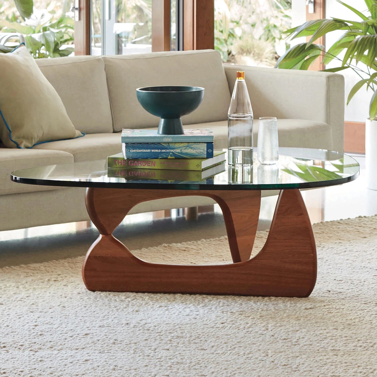 Lume Sculpted Base Table – Replica