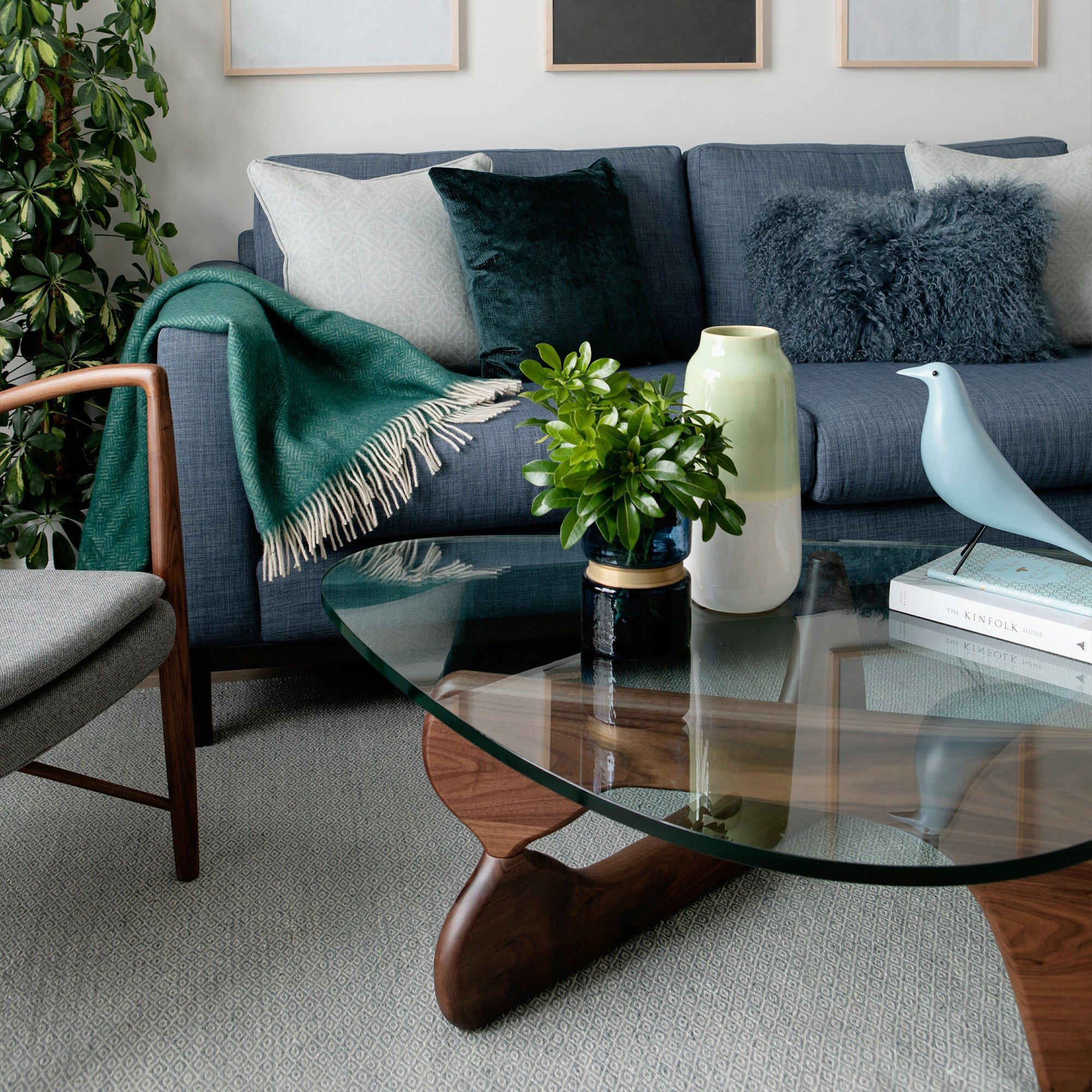 Lume Sculpted Base Table – Replica