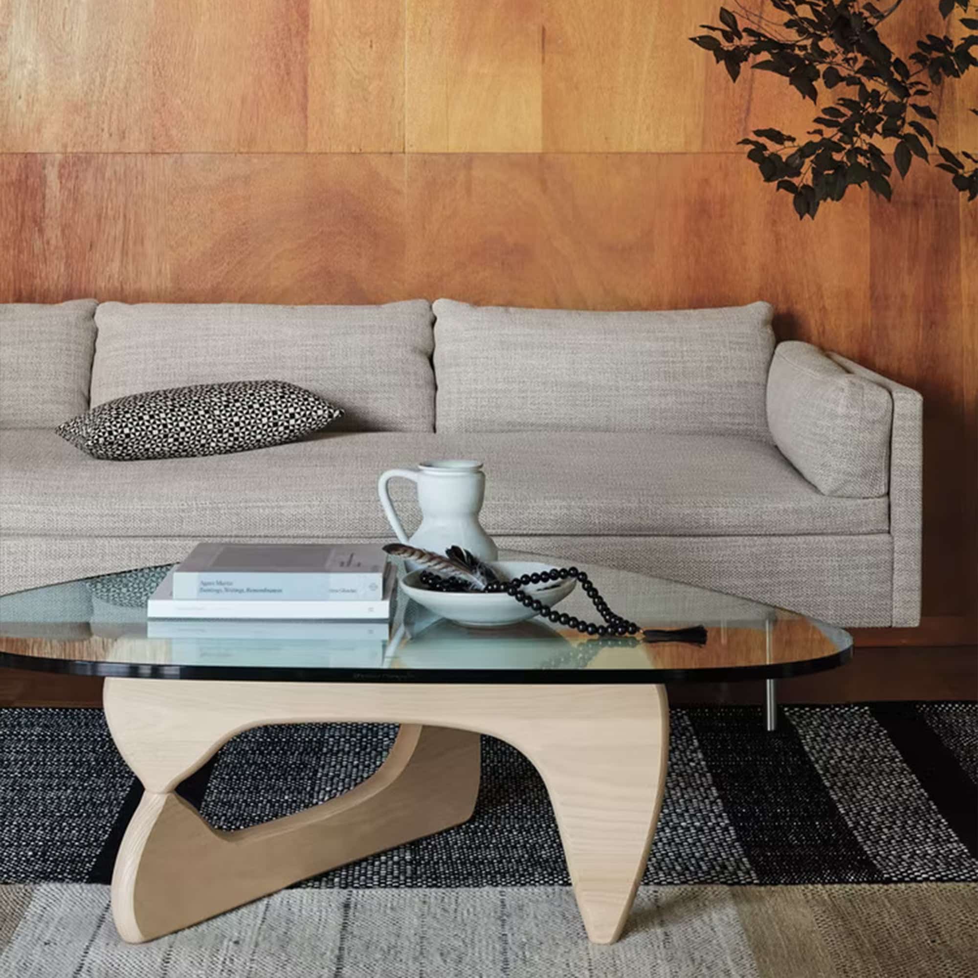 Lume Sculpted Base Table – Replica