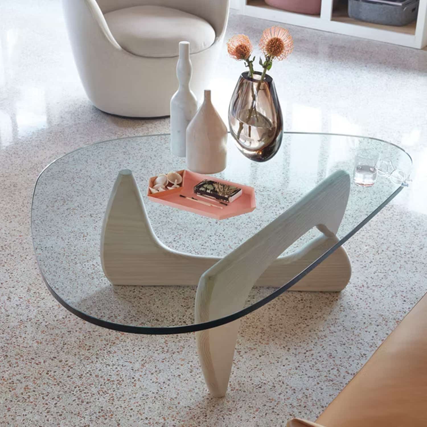 Lume Sculpted Base Table – Replica