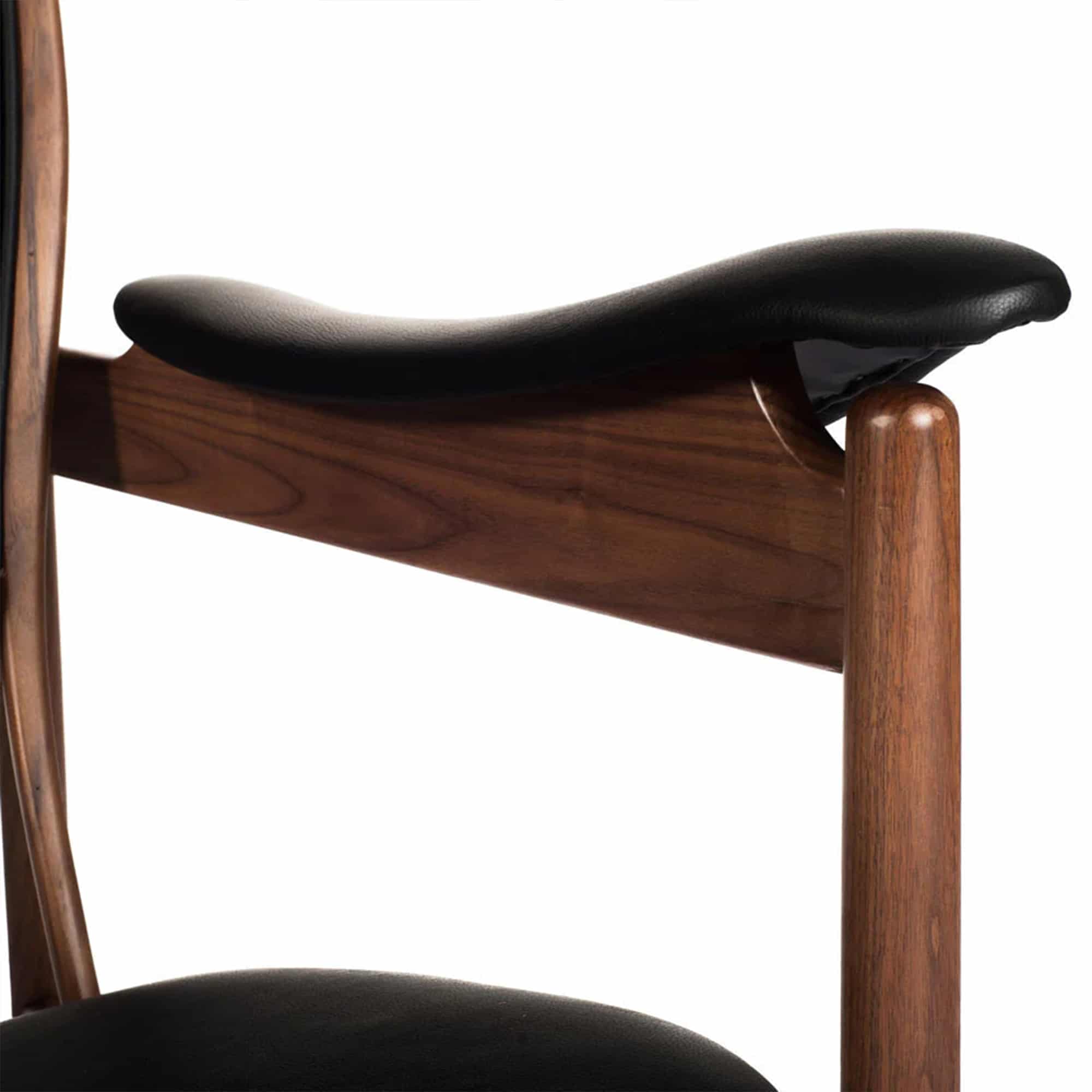 Lume Sovereign Chair – Replica